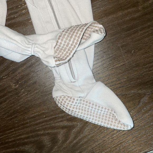 2/$10 NWOT Bundle of Baby Girl Clothes 3-6 Months - Picture 11 of 12